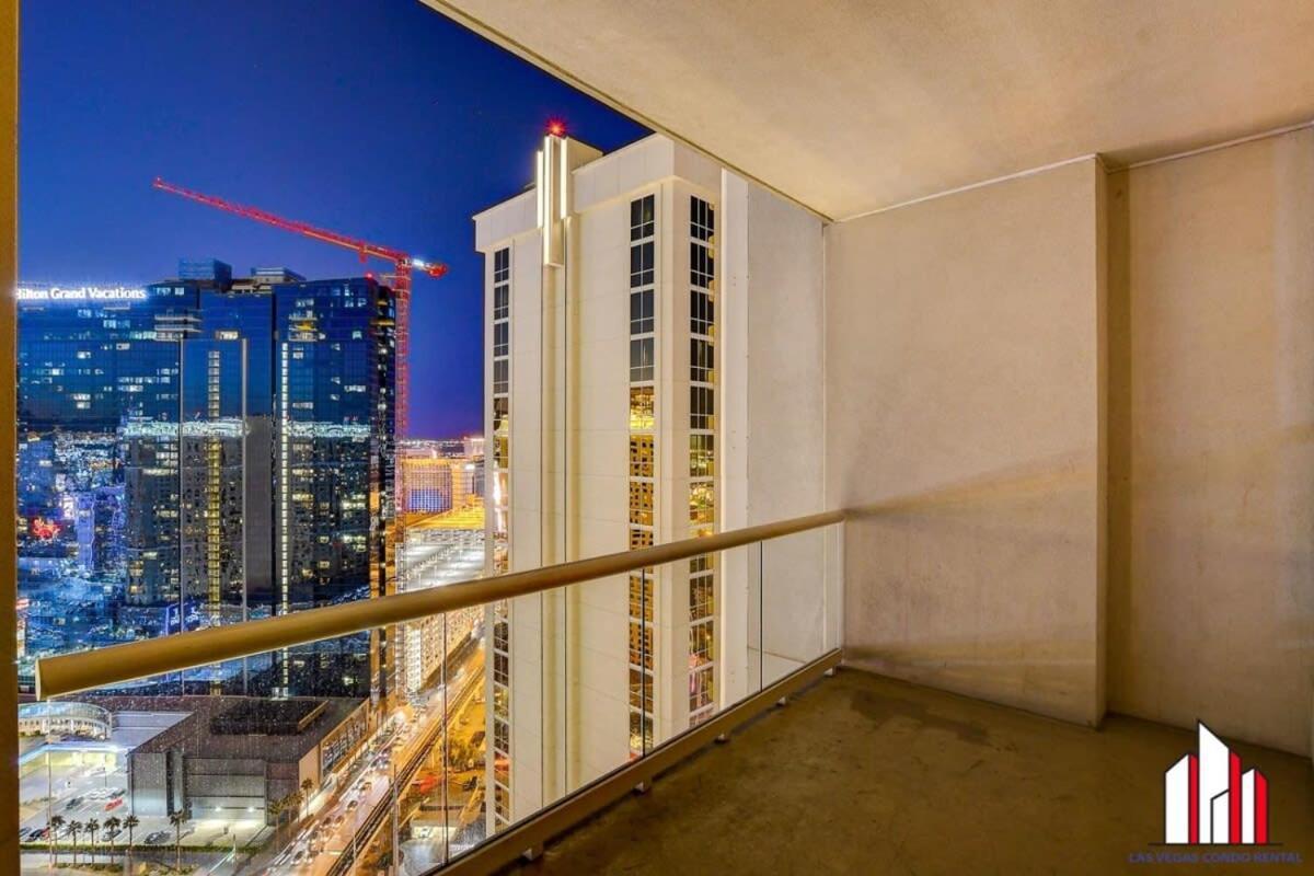Mgm Signature-33-709 F1 Track & Strip View Balcony Ferienhaus