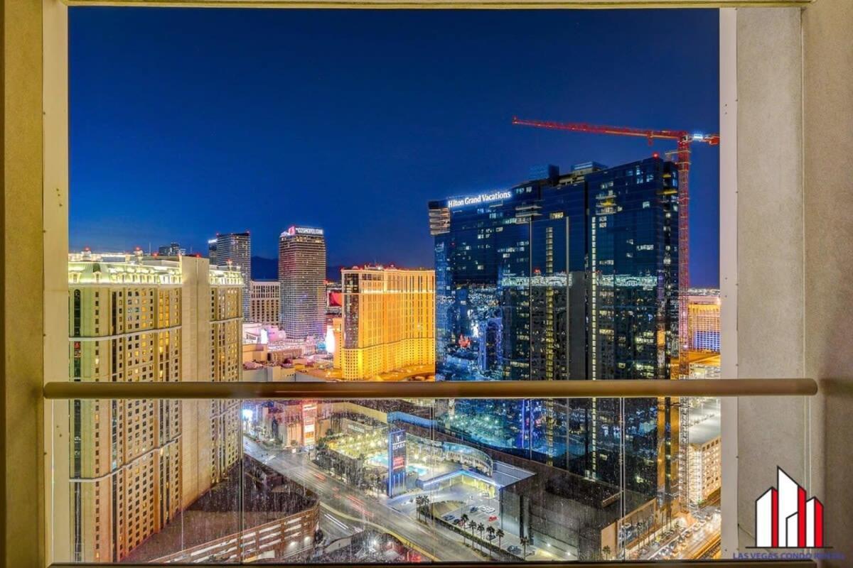 Mgm Signature-33-709 F1 Track & Strip View Balcony Ferienhaus